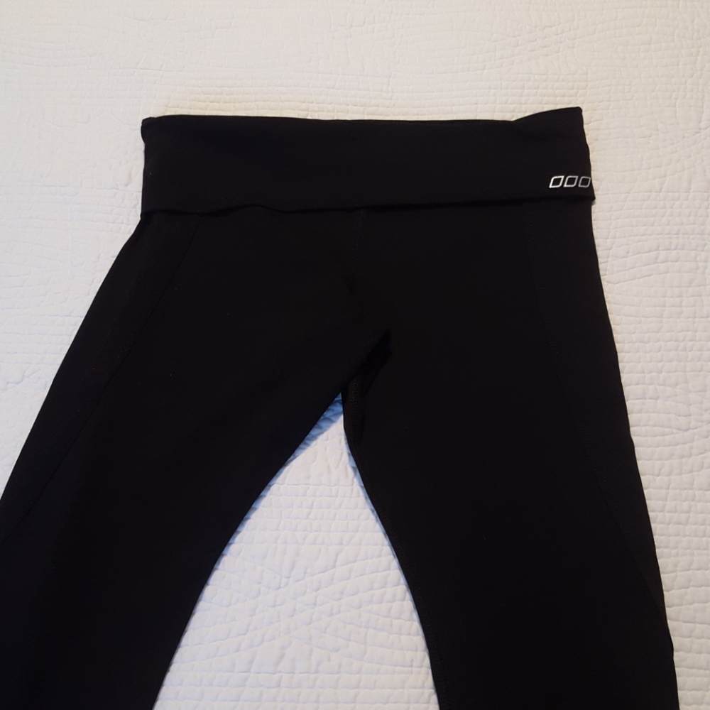 Lorna Jane crop athletic leggings